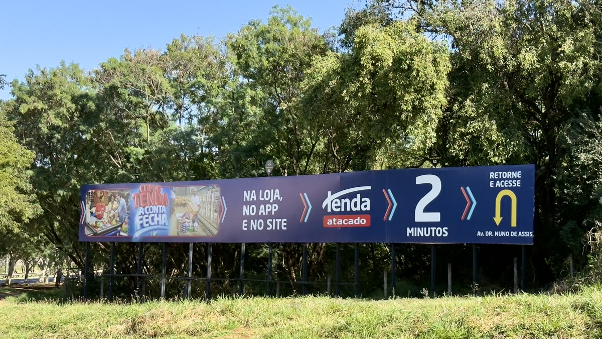 Campanha OutMídia em outdoor triplo