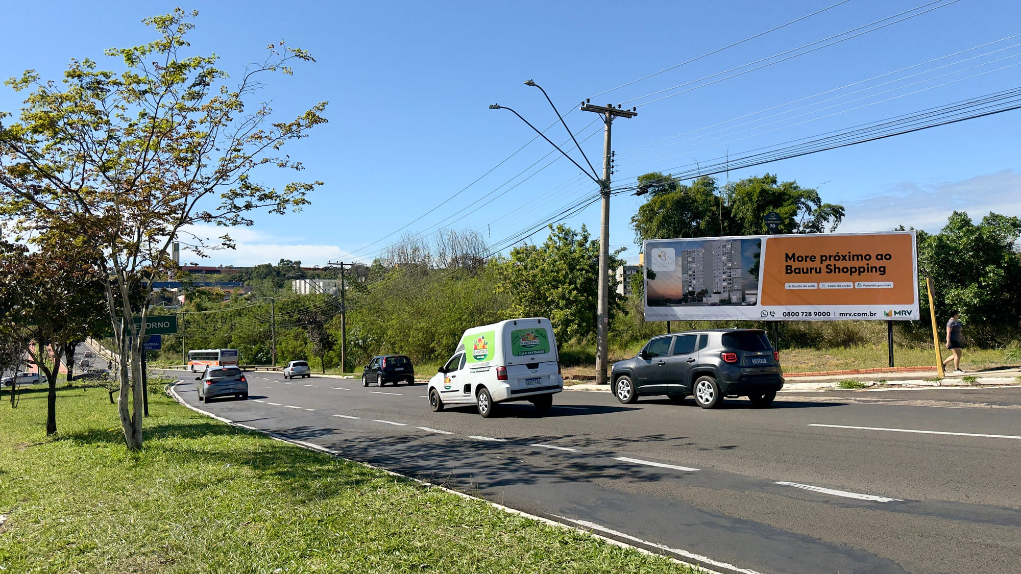 Outdoor da OutMídia em avenida de grande fluxo em Bauru